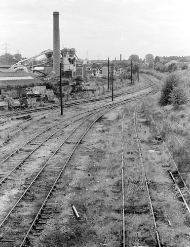 [Railway below Western Boulevard Leicester by Paul Smith ]