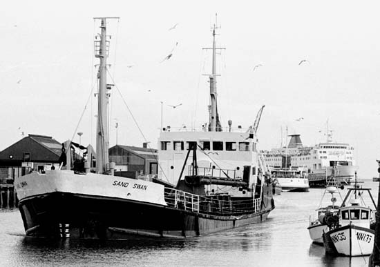 sand swan and ferry turning Newhaven Harbour