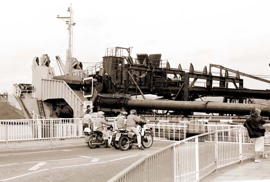 waiting for arco severn Newhaven Harbour