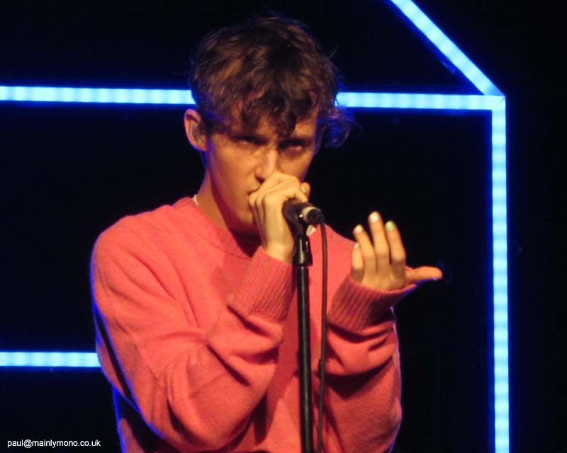 troye-sivan047