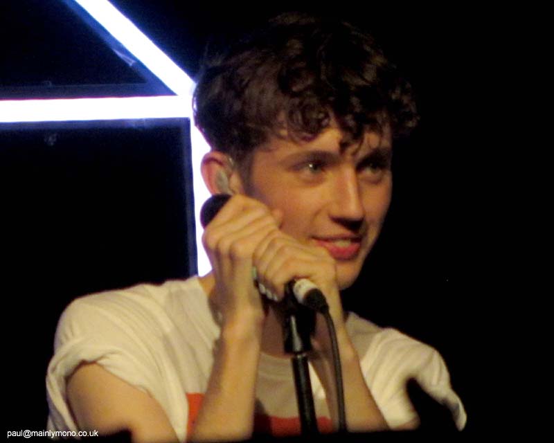 troye-sivan099