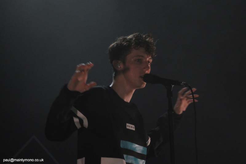 troye3-098